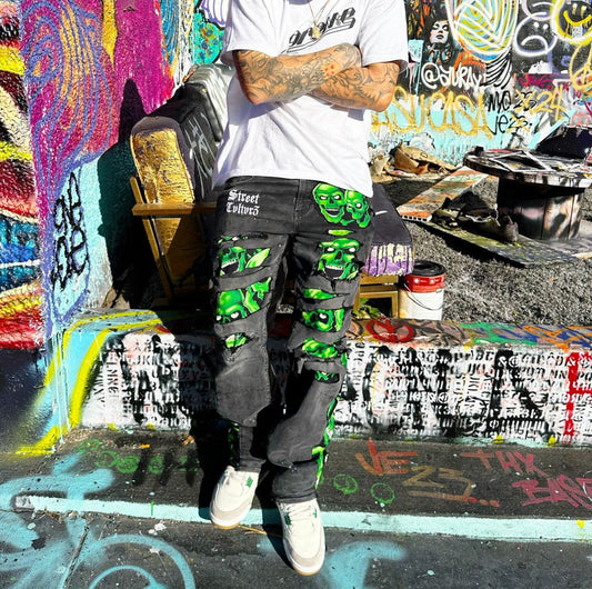 JEANS ACAMPANADOS CON CALAVERA VERDE 2